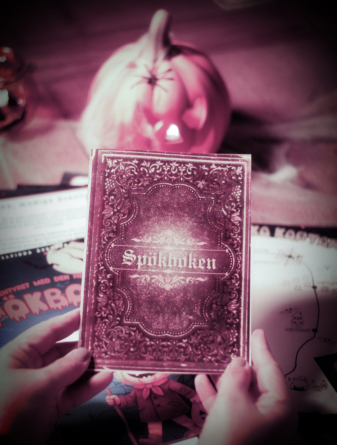 Utskrivbart halloweenäventyr för barn: Äventyret med den hemliga Spökboken