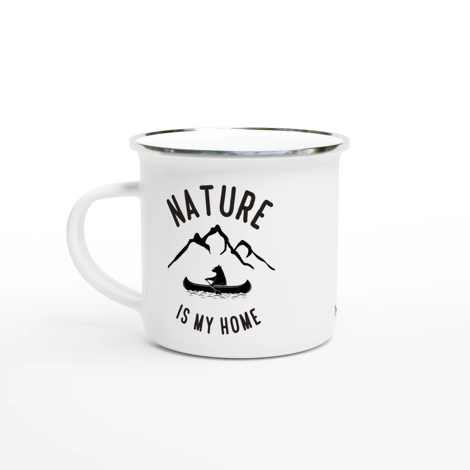 Emaljmugg med texten Nature is my home, friluftsinspirerad design, perfekt för naturälskare och camping