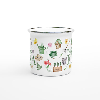 Emaljmugg med texten 'Trädgårdsfika', perfekt för kaffestunder bland blommor, humlesurr och jordiga fingrar